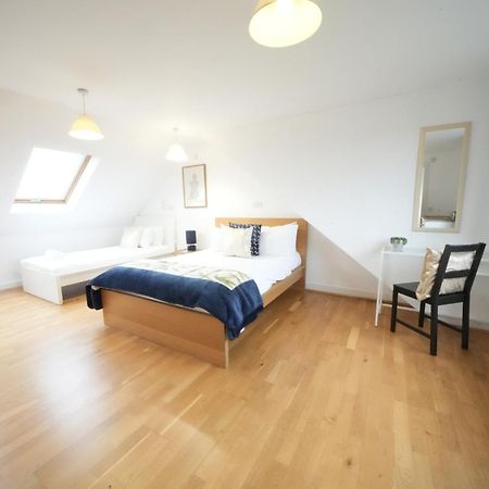 The Great Airport Place-Private Bedrooms With Private Bathroom-1 Bus To Heathrow Airport-5 Minutes By Car- Helpful Advice From Our Team Harmondsworth Exterior photo