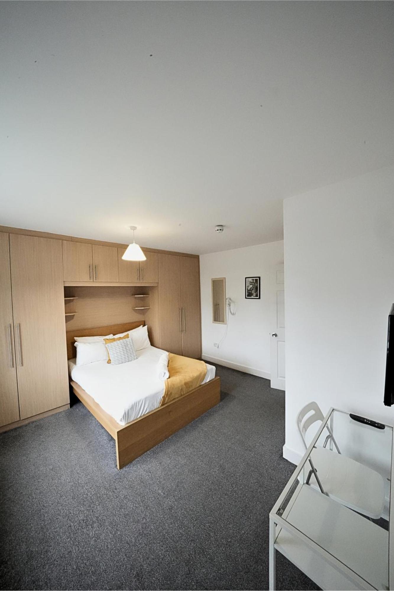 The Great Airport Place-Private Bedrooms With Private Bathroom-1 Bus To Heathrow Airport-5 Minutes By Car- Helpful Advice From Our Team Harmondsworth Exterior photo