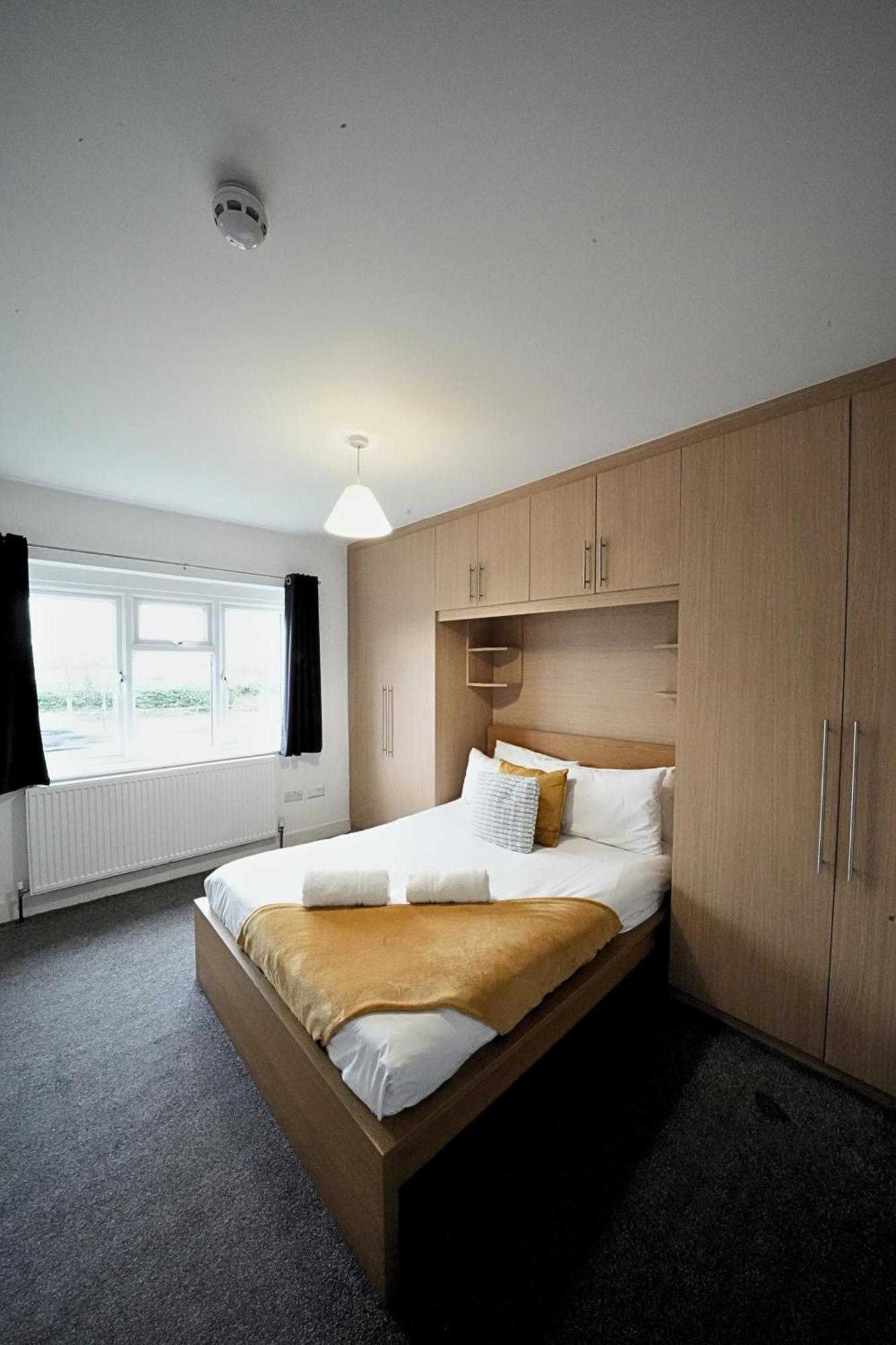 The Great Airport Place-Private Bedrooms With Private Bathroom-1 Bus To Heathrow Airport-5 Minutes By Car- Helpful Advice From Our Team Harmondsworth Exterior photo