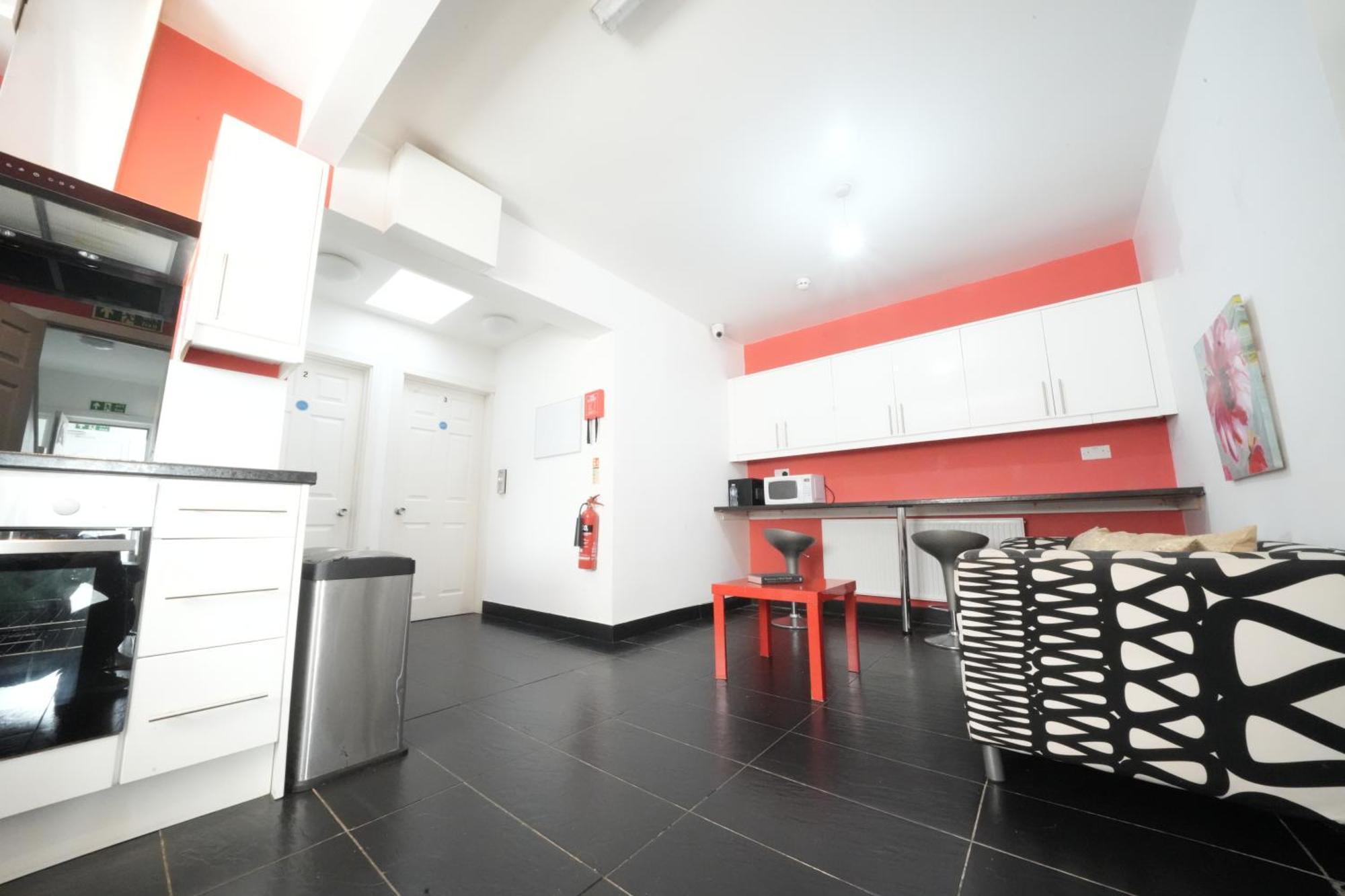 The Great Airport Place-Private Bedrooms With Private Bathroom-1 Bus To Heathrow Airport-5 Minutes By Car- Helpful Advice From Our Team Harmondsworth Exterior photo