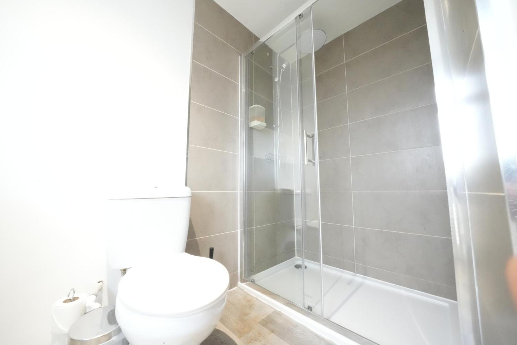 The Great Airport Place-Private Bedrooms With Private Bathroom-1 Bus To Heathrow Airport-5 Minutes By Car- Helpful Advice From Our Team Harmondsworth Exterior photo