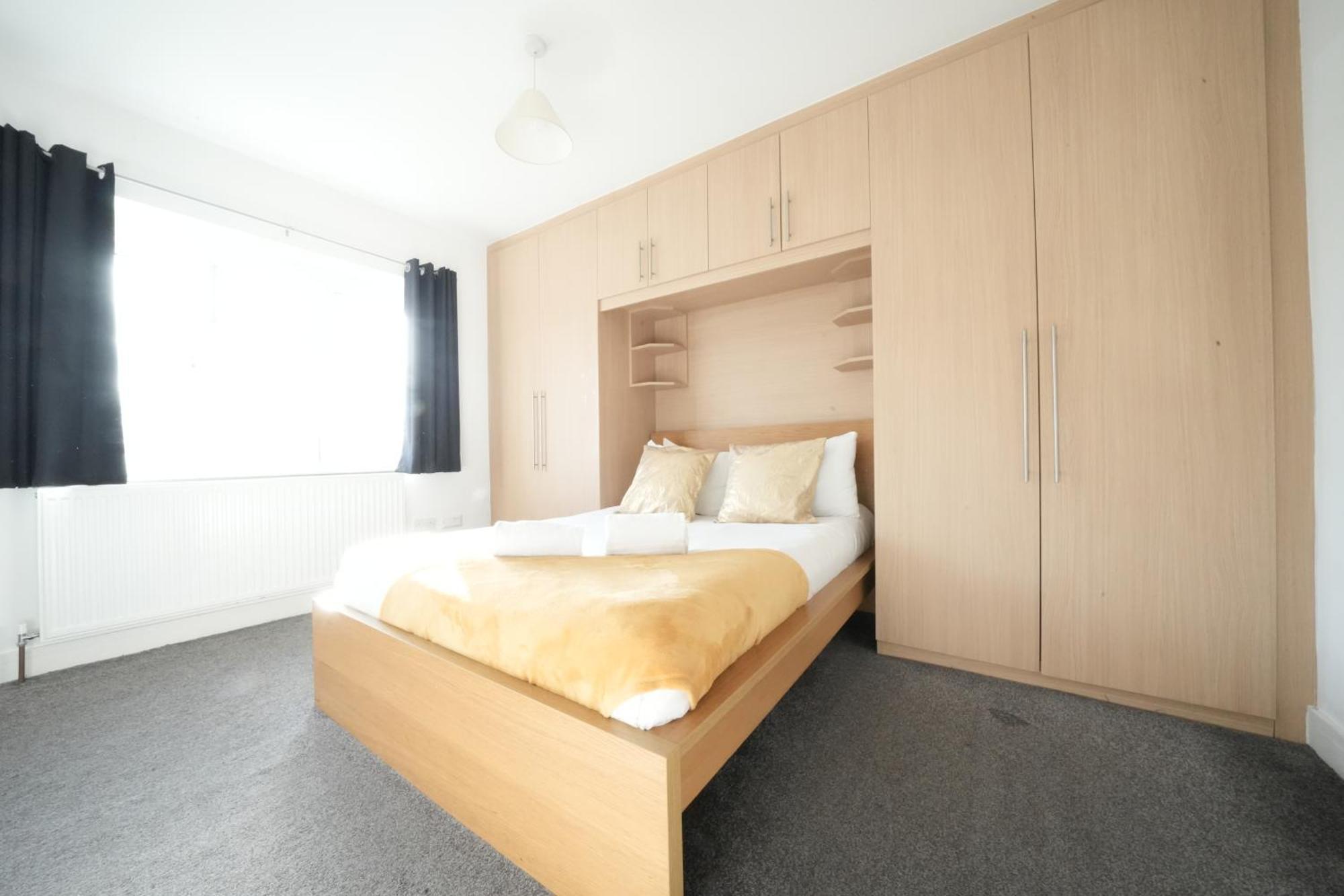 The Great Airport Place-Private Bedrooms With Private Bathroom-1 Bus To Heathrow Airport-5 Minutes By Car- Helpful Advice From Our Team Harmondsworth Exterior photo