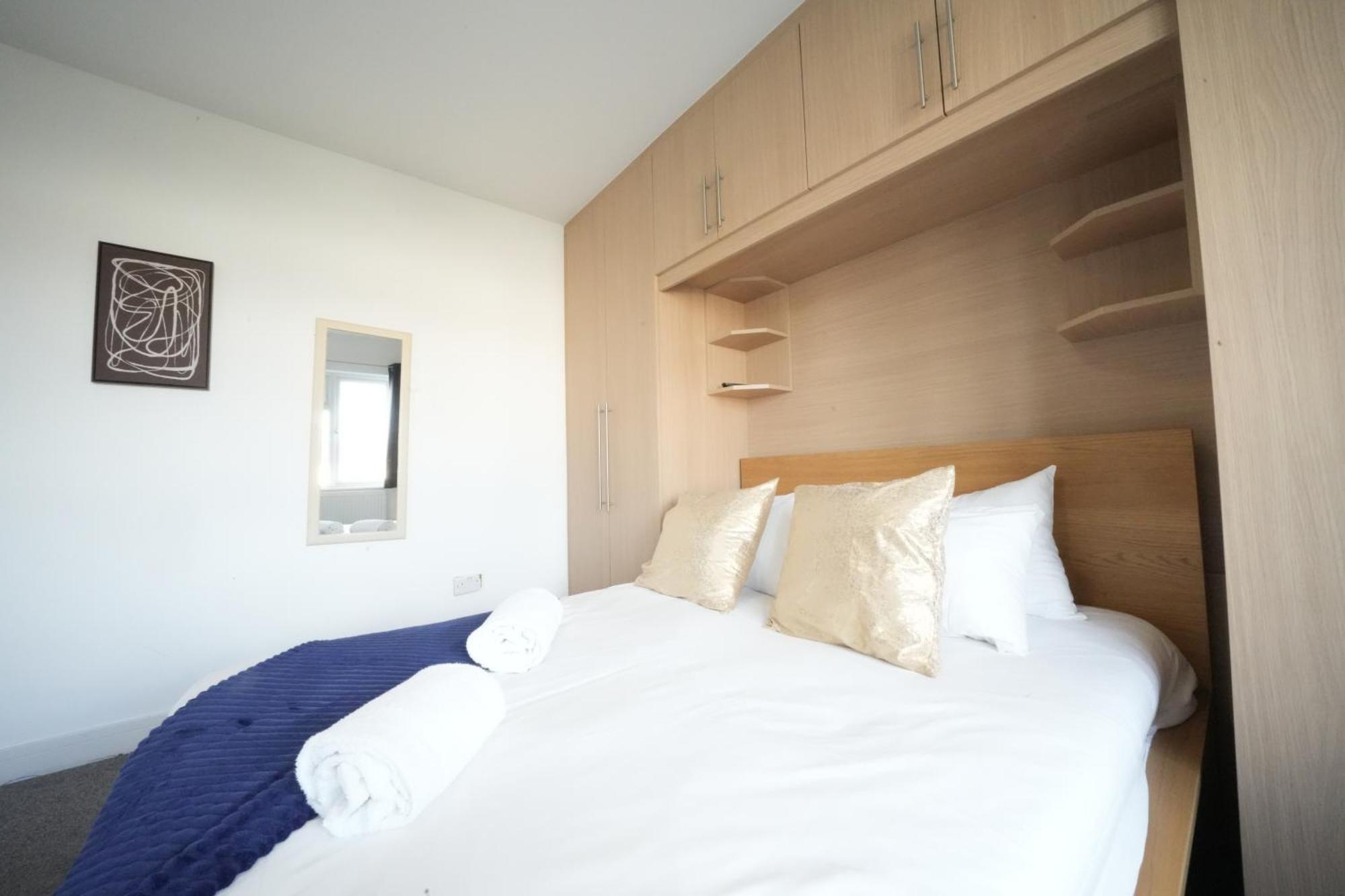The Great Airport Place-Private Bedrooms With Private Bathroom-1 Bus To Heathrow Airport-5 Minutes By Car- Helpful Advice From Our Team Harmondsworth Exterior photo