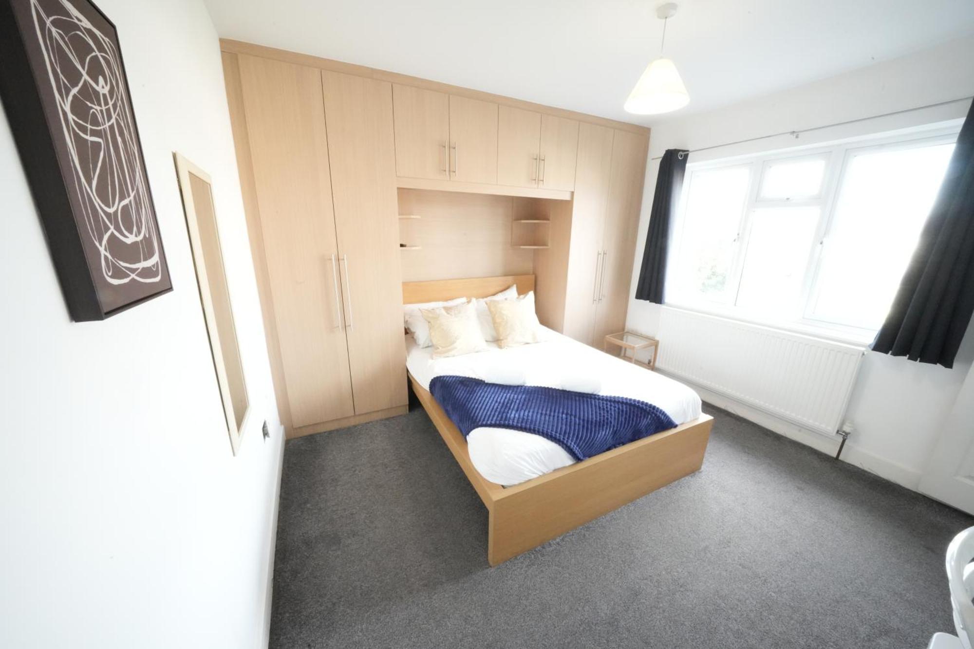 The Great Airport Place-Private Bedrooms With Private Bathroom-1 Bus To Heathrow Airport-5 Minutes By Car- Helpful Advice From Our Team Harmondsworth Exterior photo