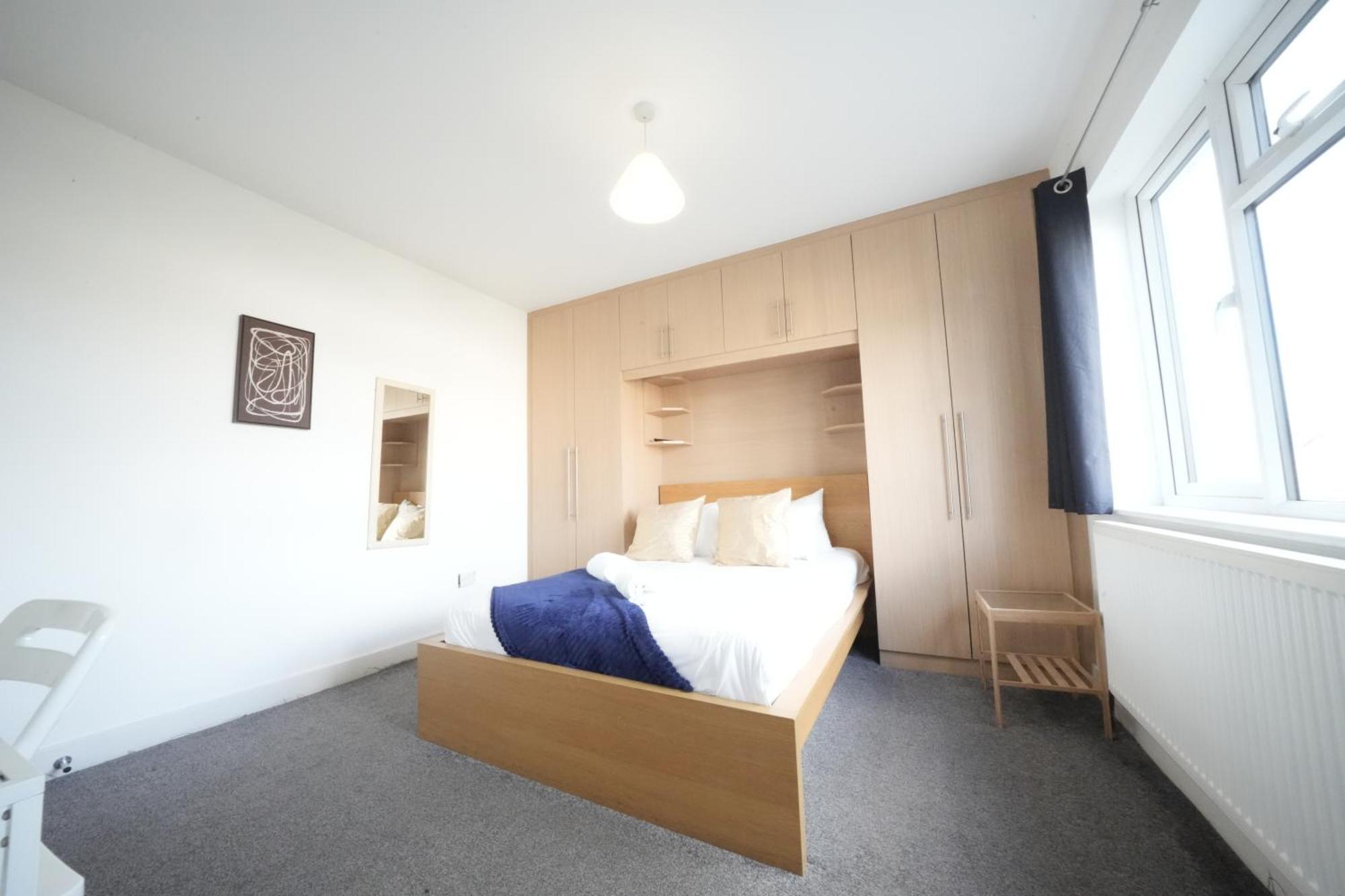 The Great Airport Place-Private Bedrooms With Private Bathroom-1 Bus To Heathrow Airport-5 Minutes By Car- Helpful Advice From Our Team Harmondsworth Exterior photo